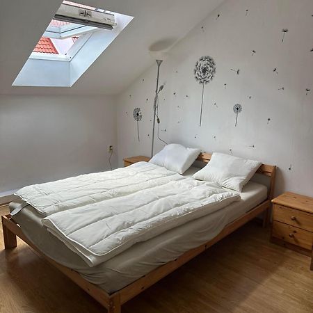 C Private Room In City Center In Bratislava Extérieur photo