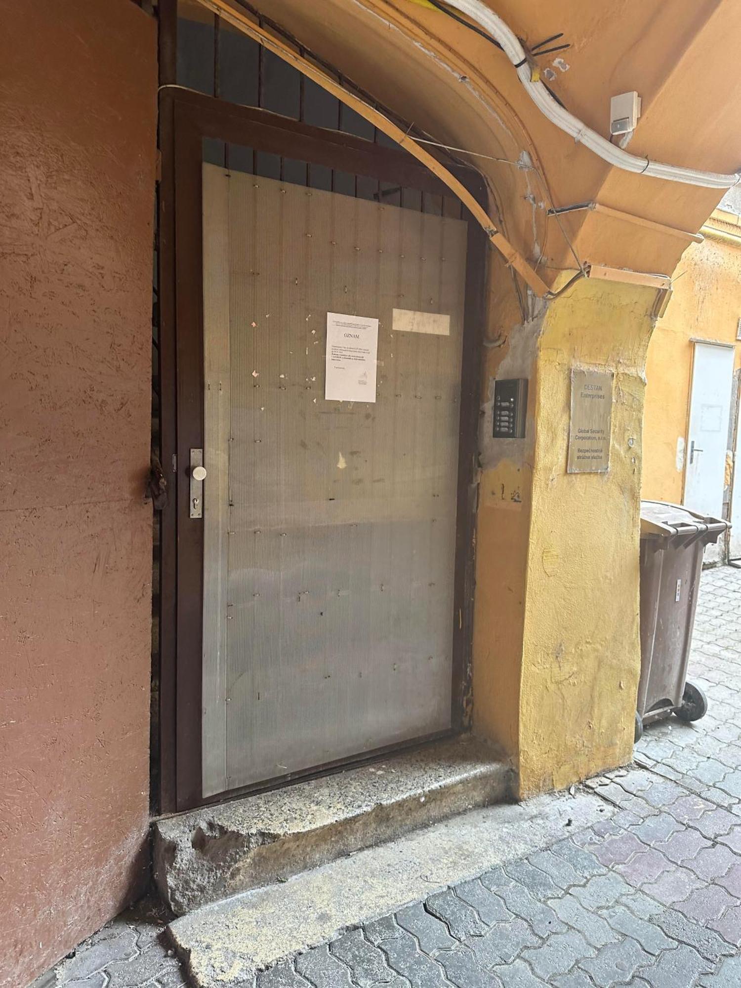 C Private Room In City Center In Bratislava Extérieur photo